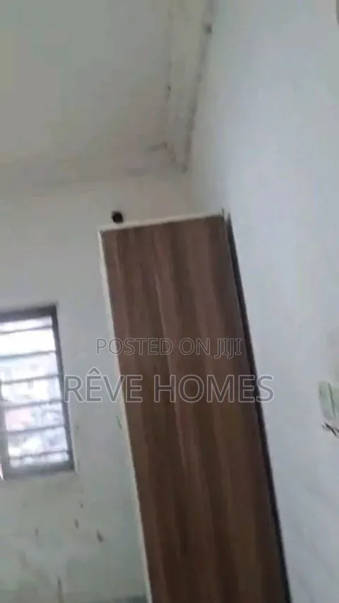 2bdrm Apartment in Adekunle for rent