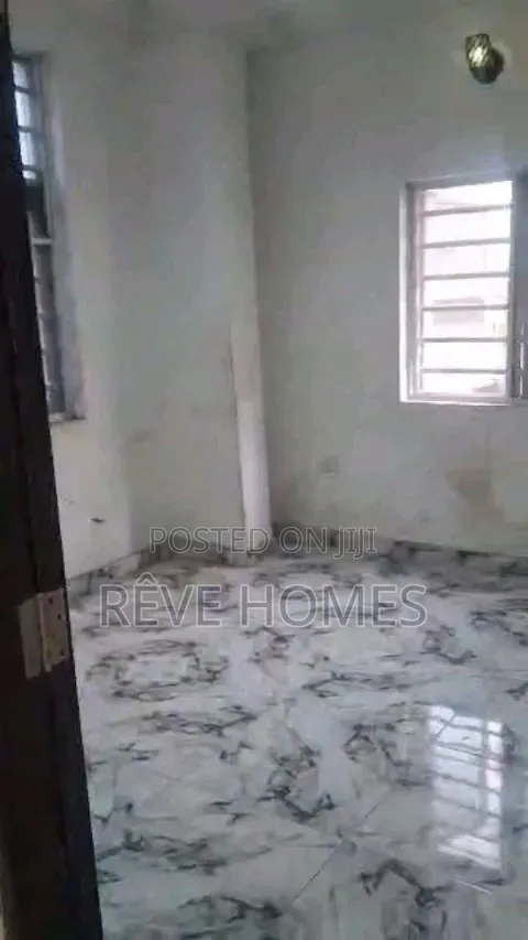 2bdrm Apartment in Adekunle for rent