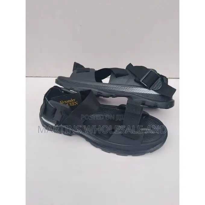 Unisex Sporty Chunky Black Sandals