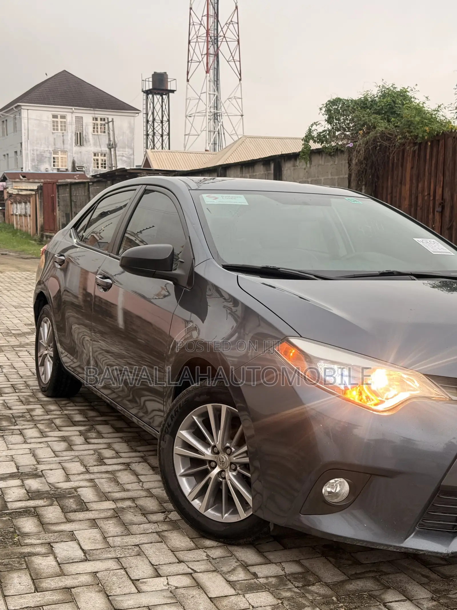 Toyota Corolla LE Premium 4dr Sedan (1.8L 4cyl CVT) 2015 Gray