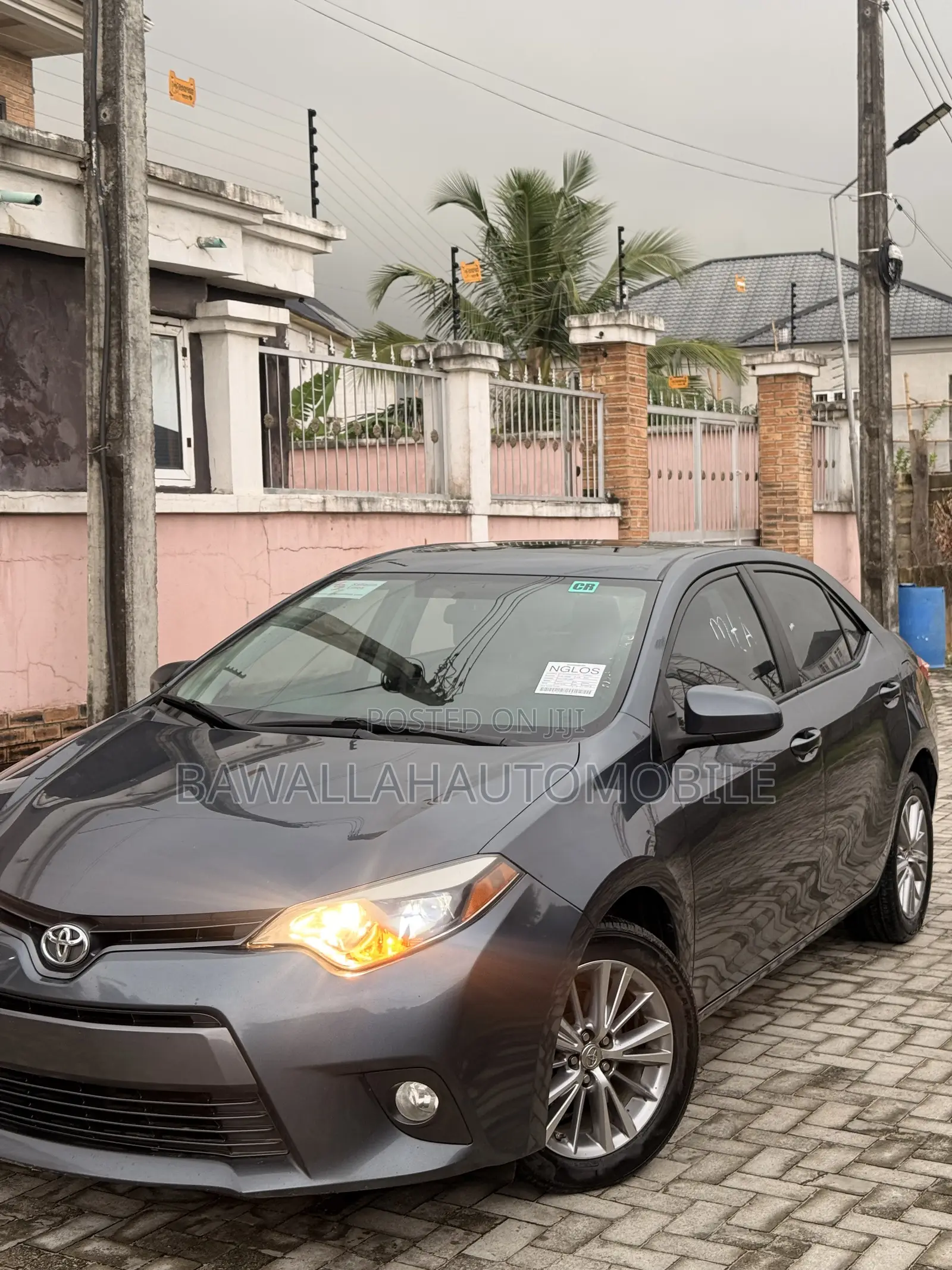 Toyota Corolla LE Premium 4dr Sedan (1.8L 4cyl CVT) 2015 Gray