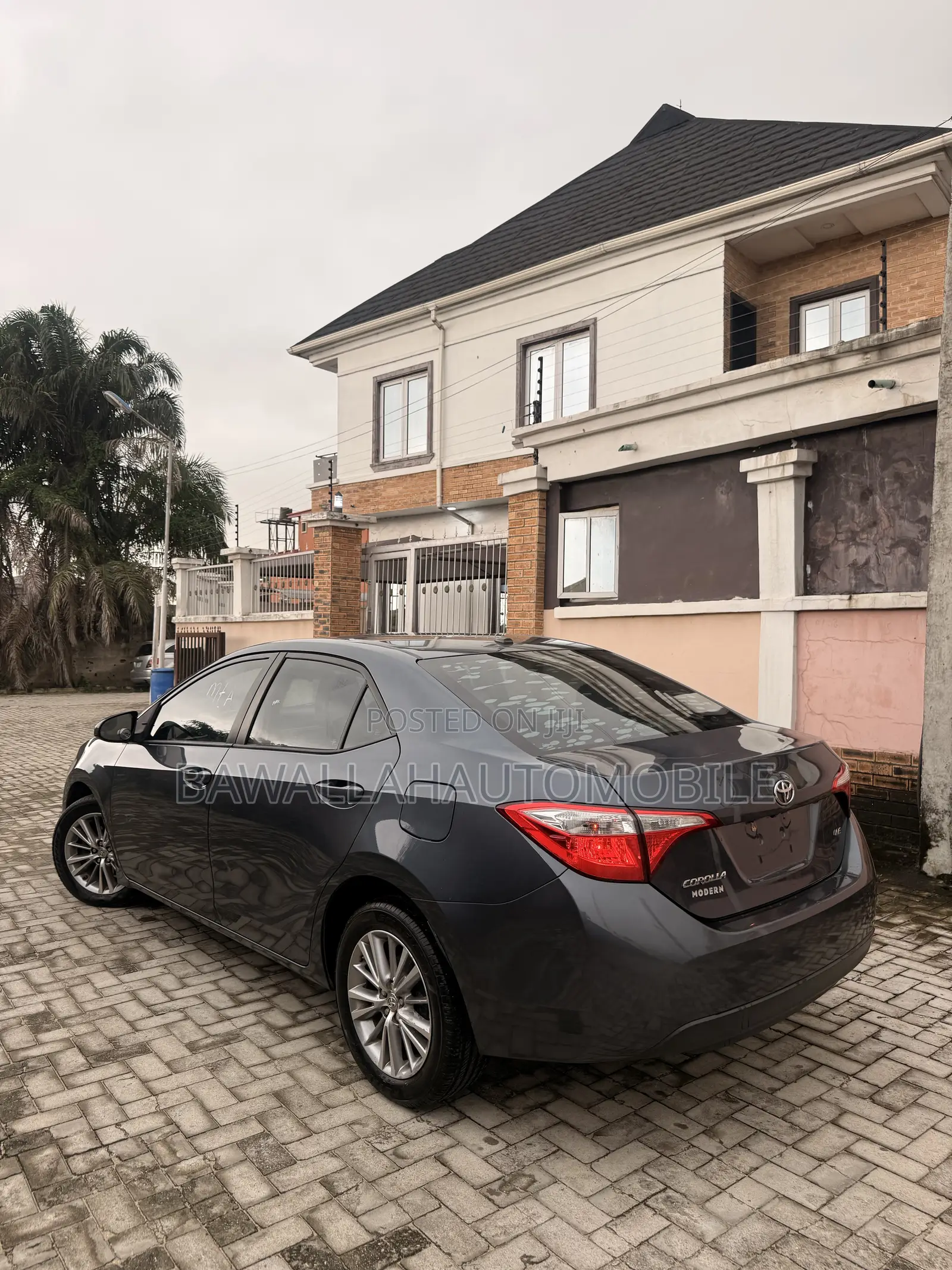 Toyota Corolla LE Premium 4dr Sedan (1.8L 4cyl CVT) 2015 Gray