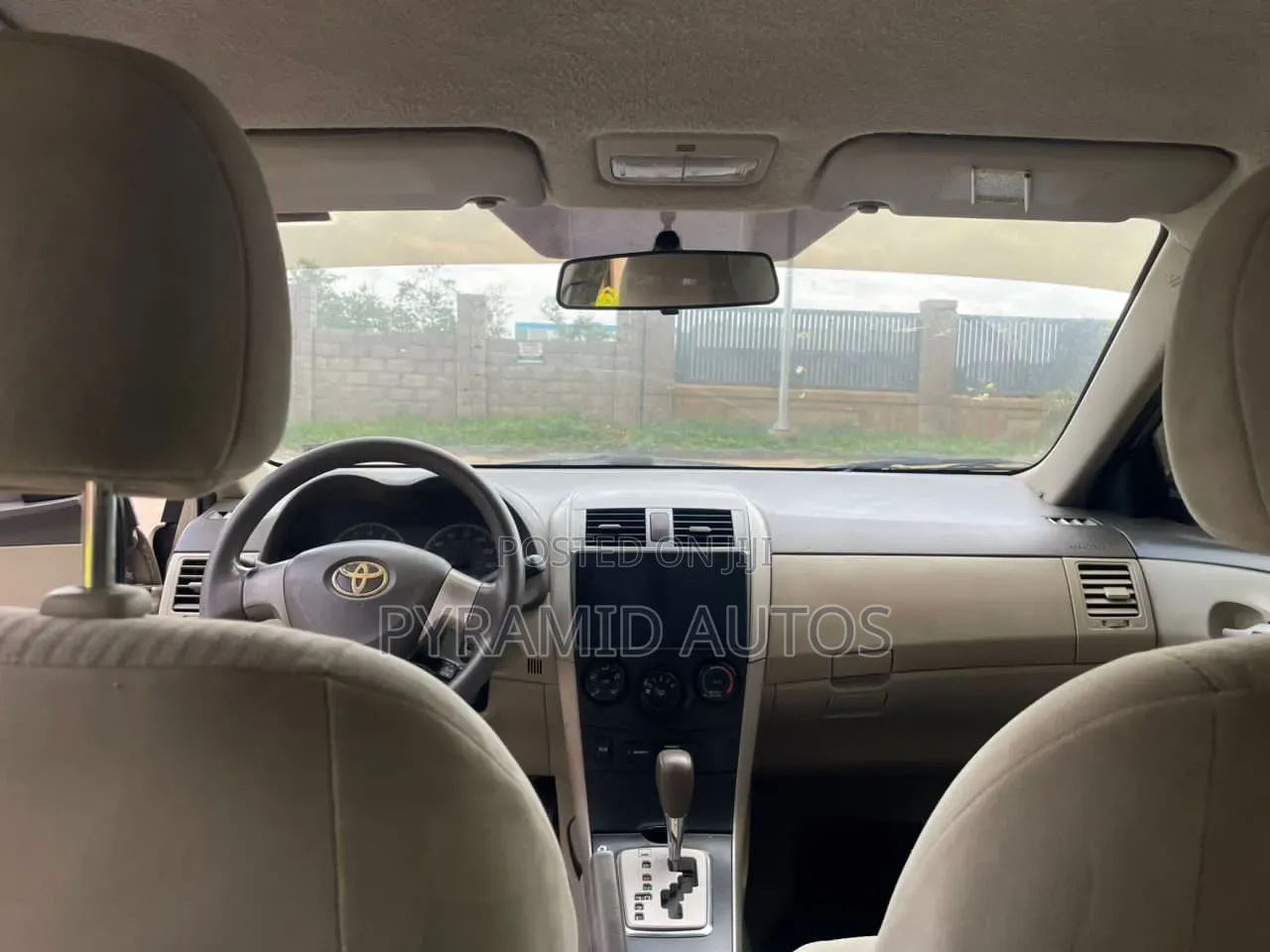 Toyota Corolla LE 4dr Sedan (1.8L 4cyl 4A) 2010 Gold