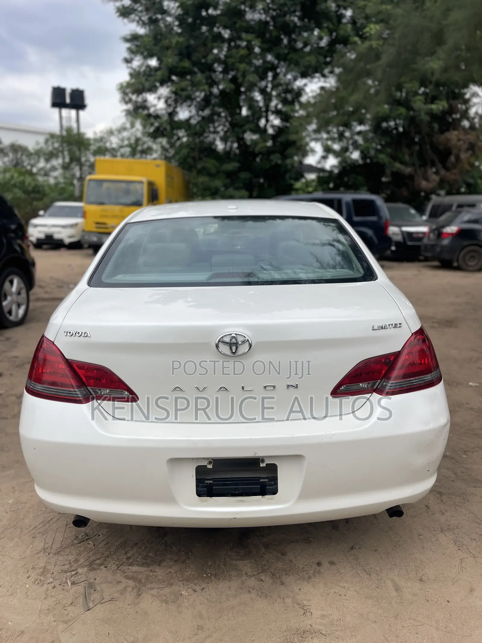 Toyota Avalon Limited 2010 White