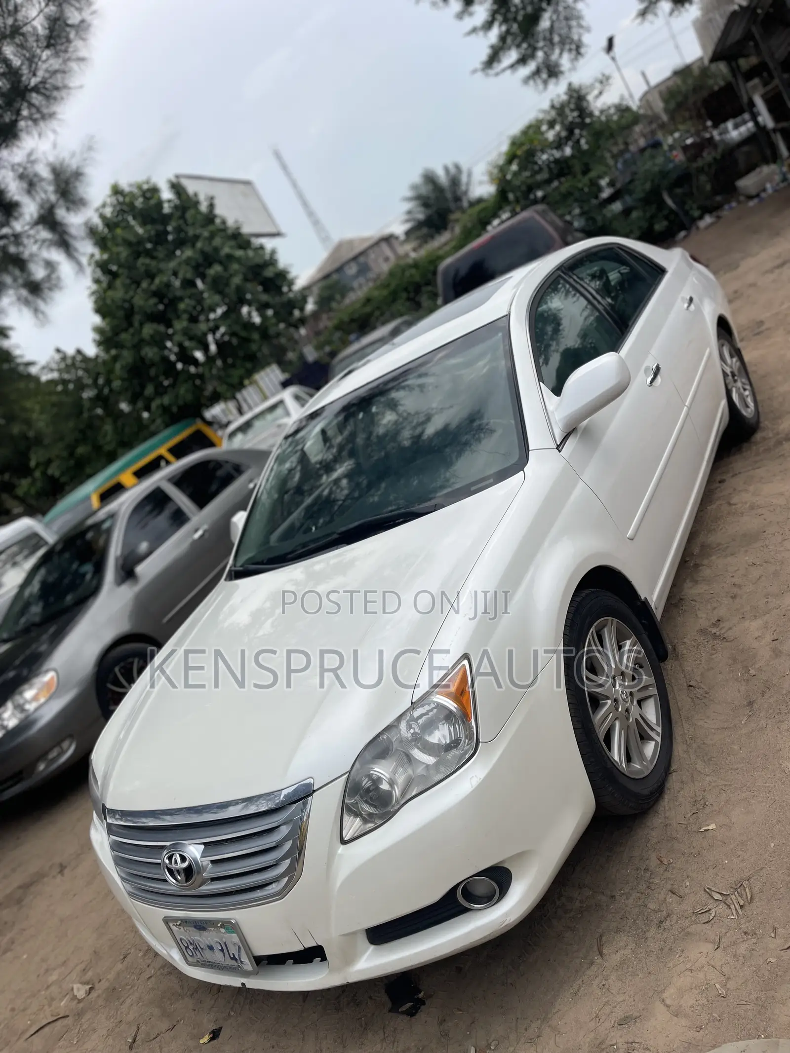 Toyota Avalon Limited 2010 White