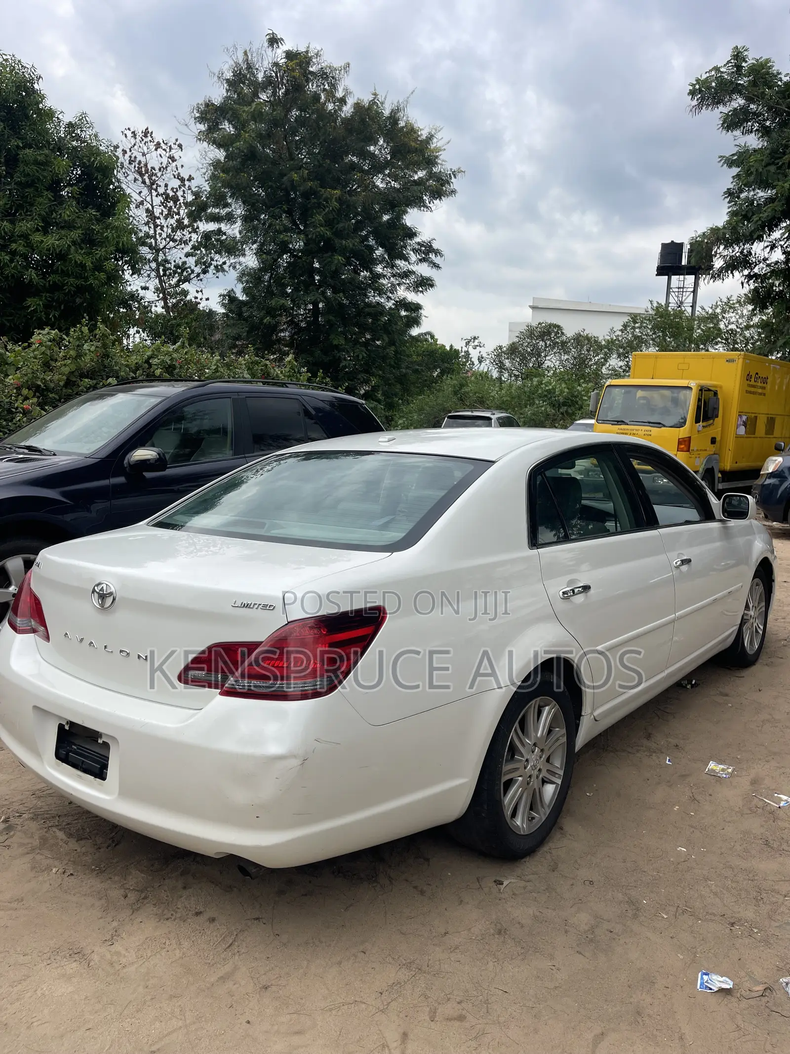 Toyota Avalon Limited 2010 White