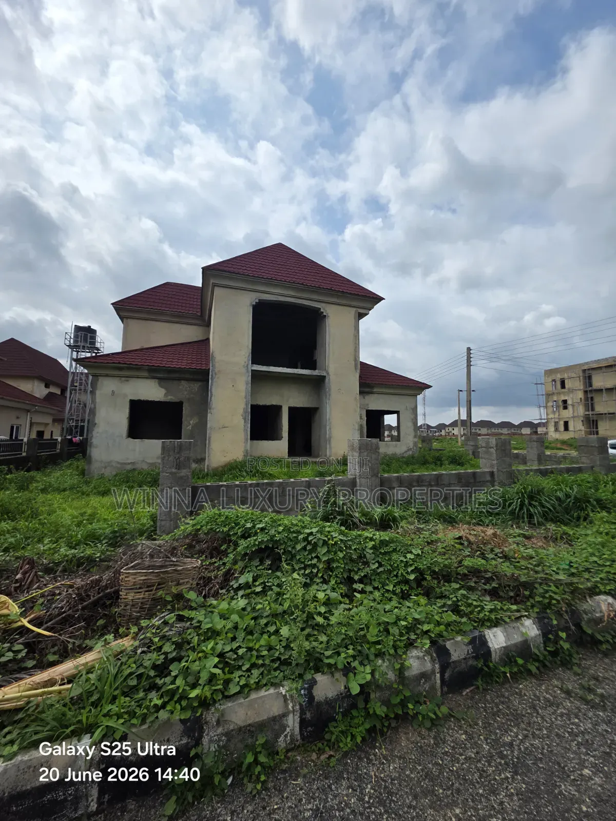 5bdrm Duplex in Lugbe District for sale