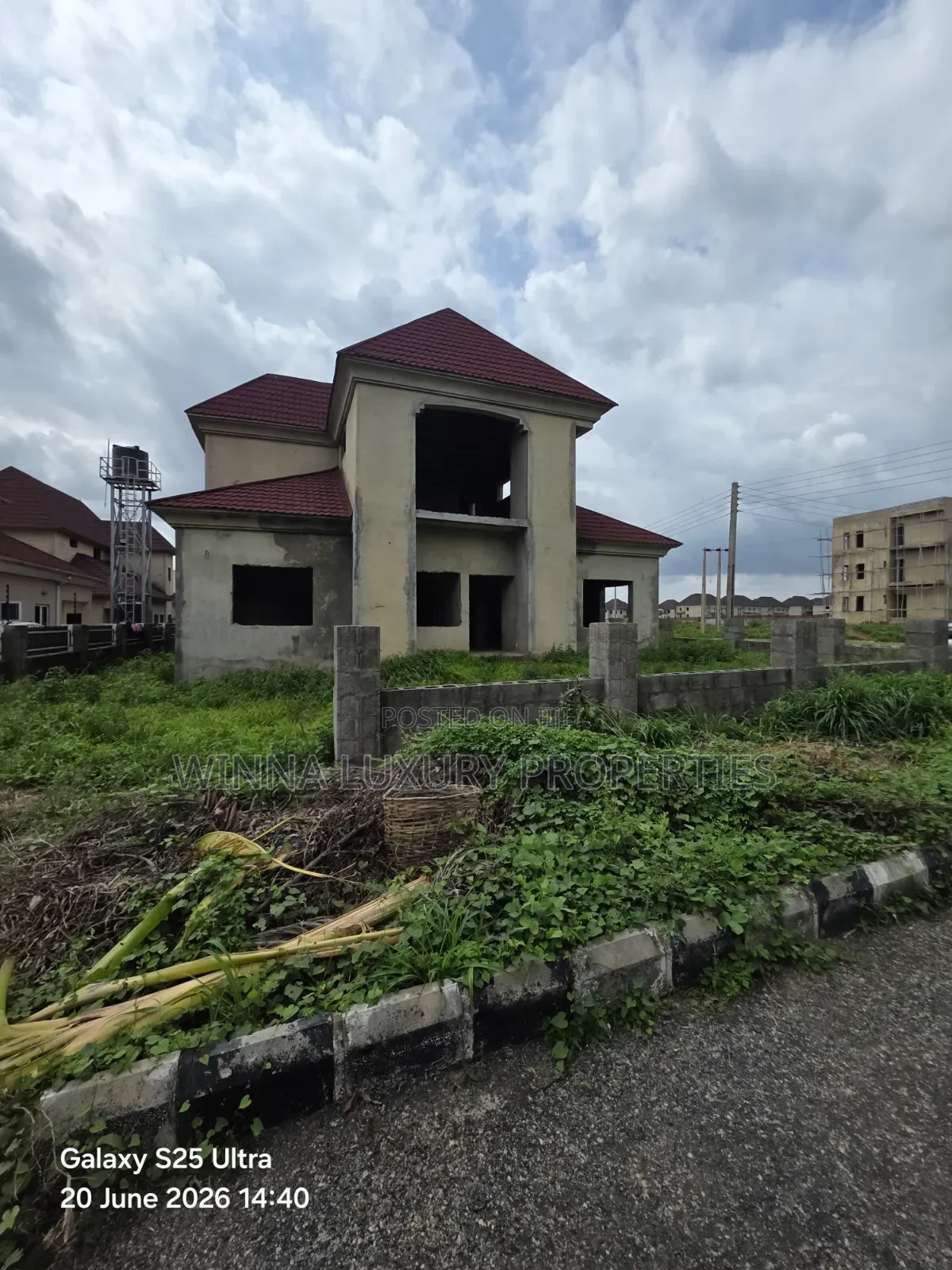 5bdrm Duplex in Lugbe District for sale