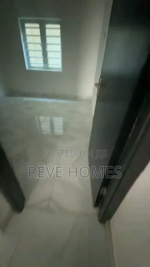 Furnished Mini Flat in Adekunle for rent