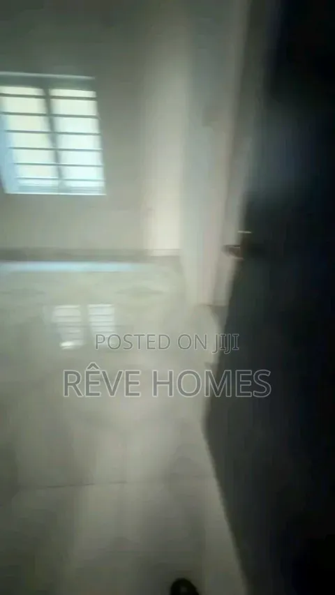 Furnished Mini Flat in Adekunle for rent