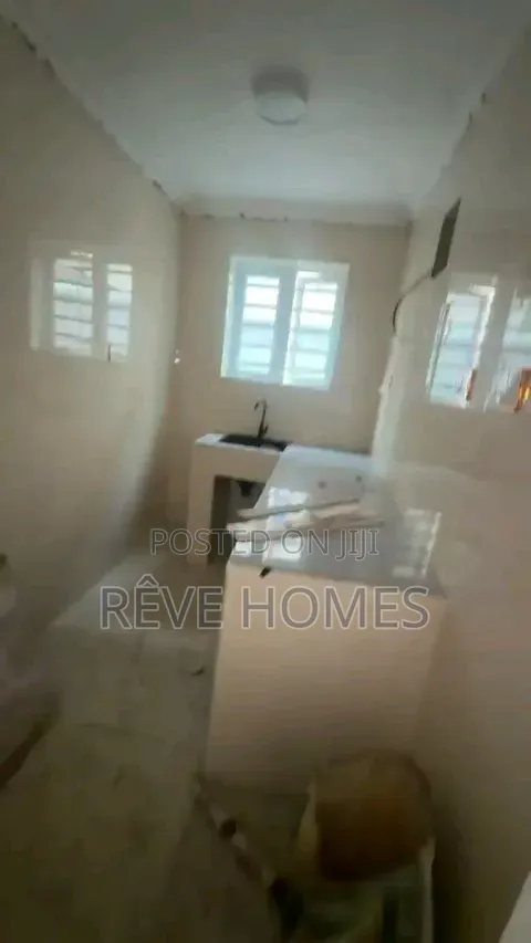 Furnished Mini Flat in Adekunle for rent