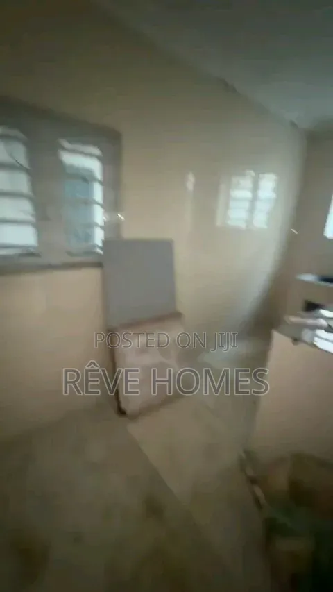 Furnished Mini Flat in Adekunle for rent