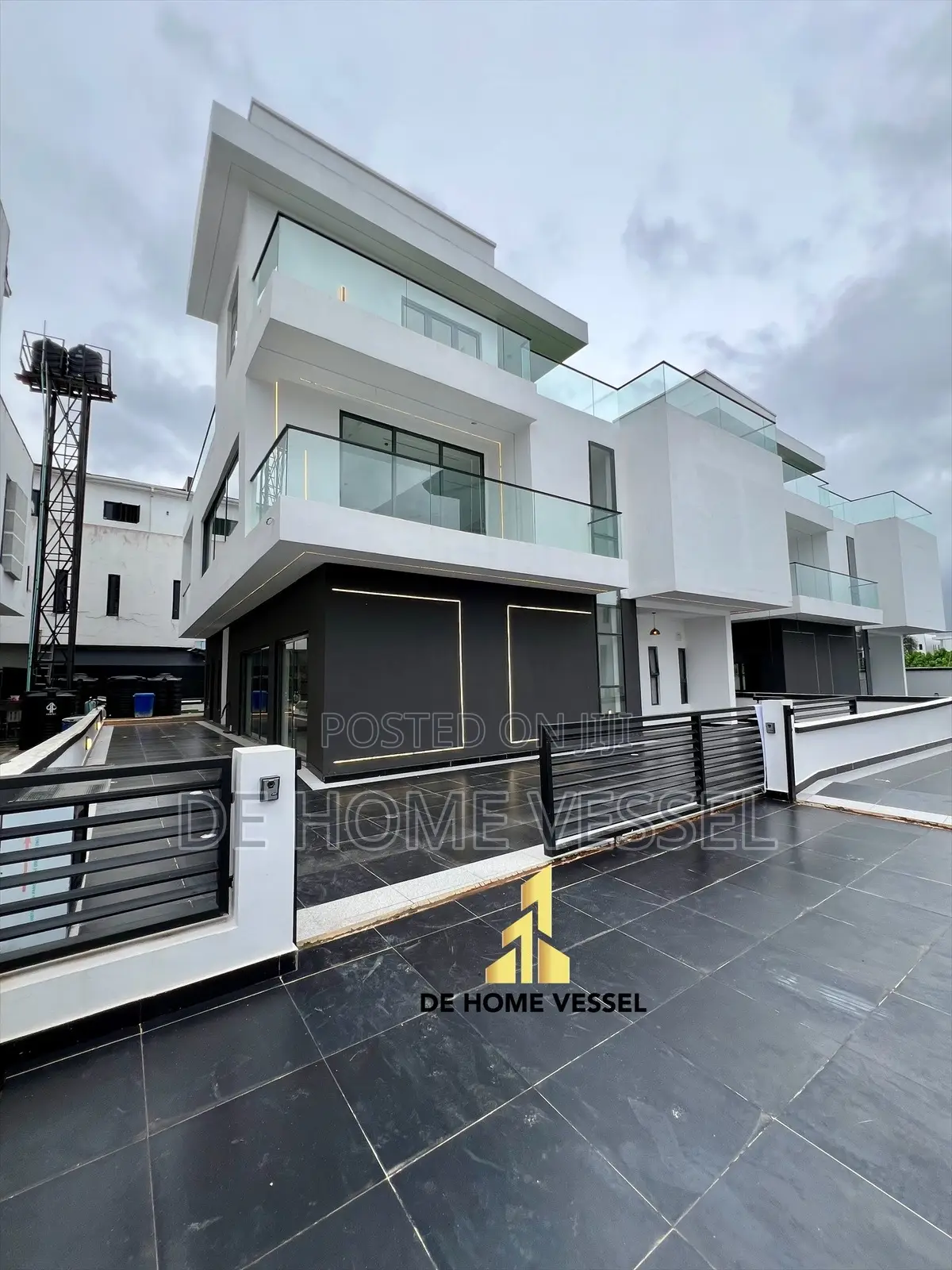 5bdrm Duplex in Lekki for sale