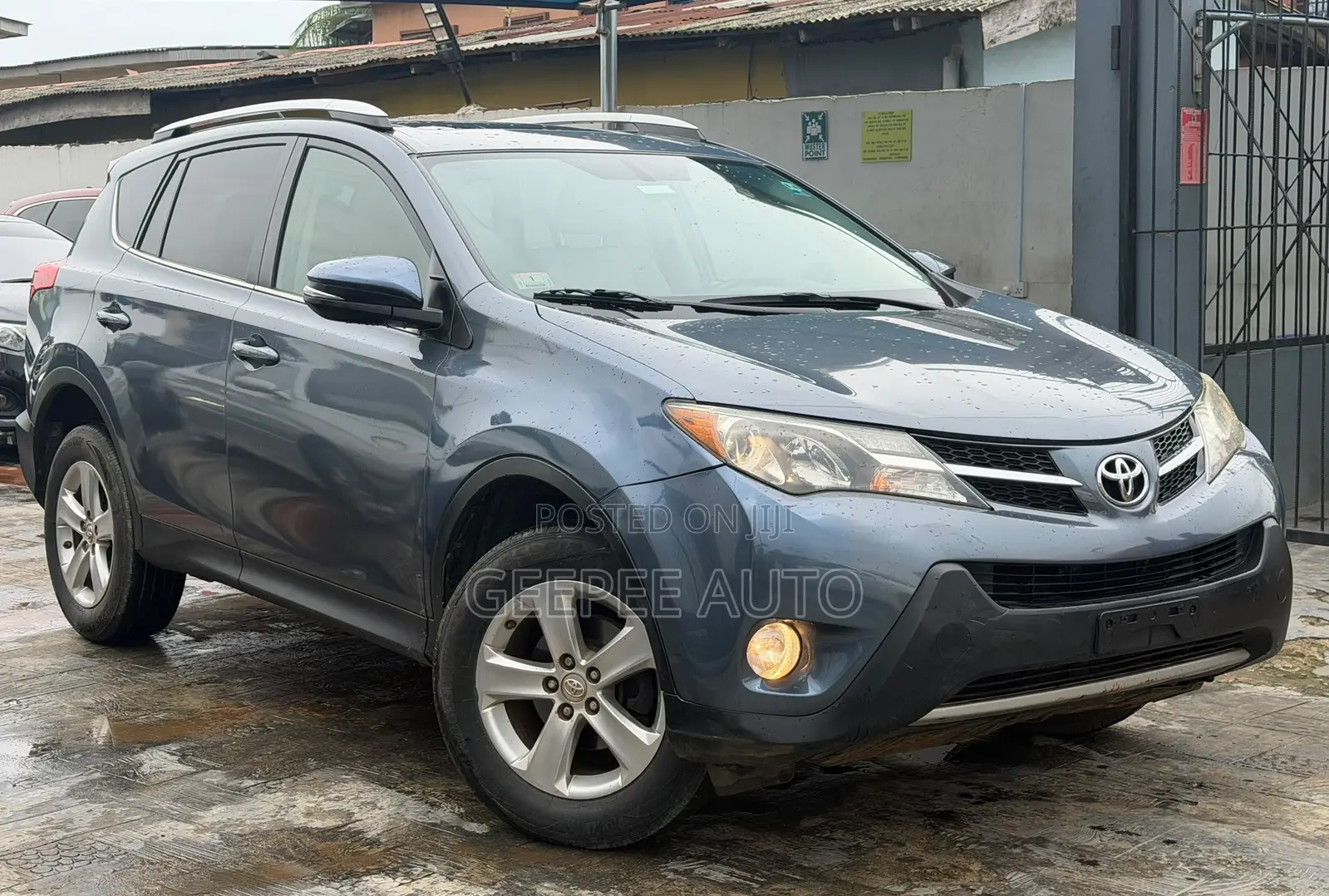Toyota RAV4 XLE AWD (2.5L 4cyl 6A) 2013 Blue