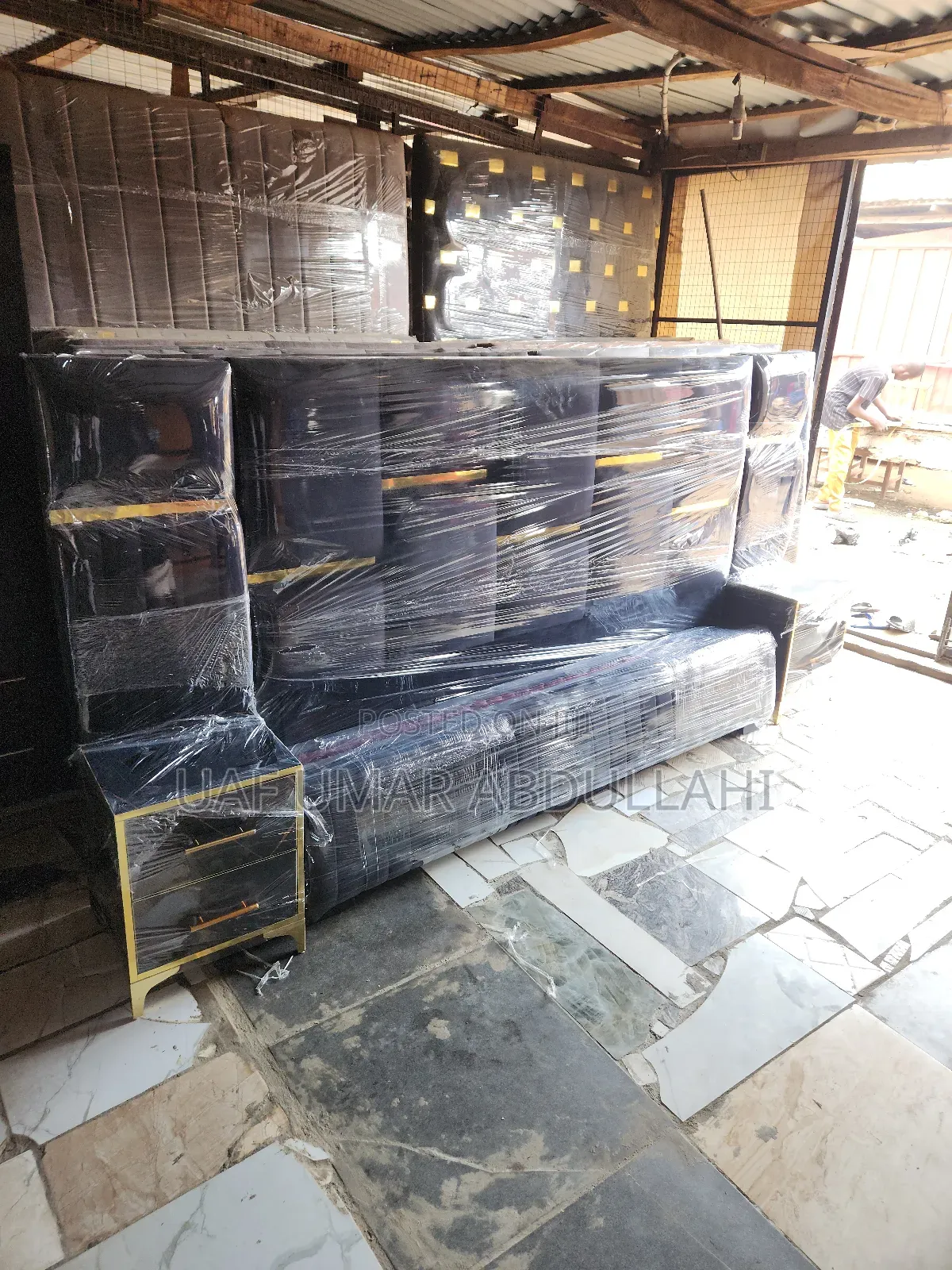 6 /6 Parded Bedframe