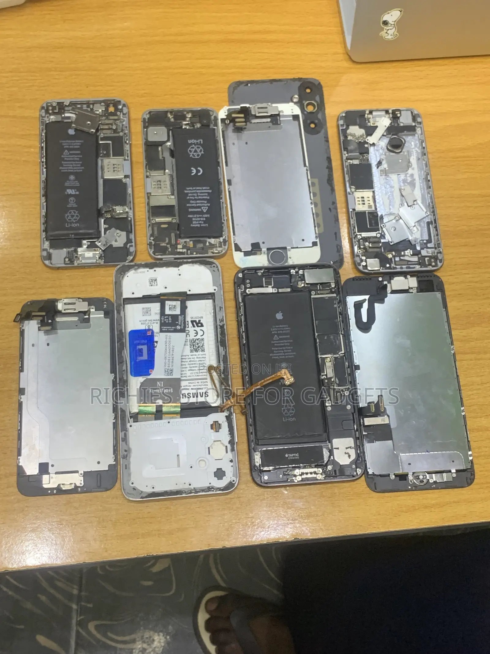 Repairing of iPhone Screens and Samsung