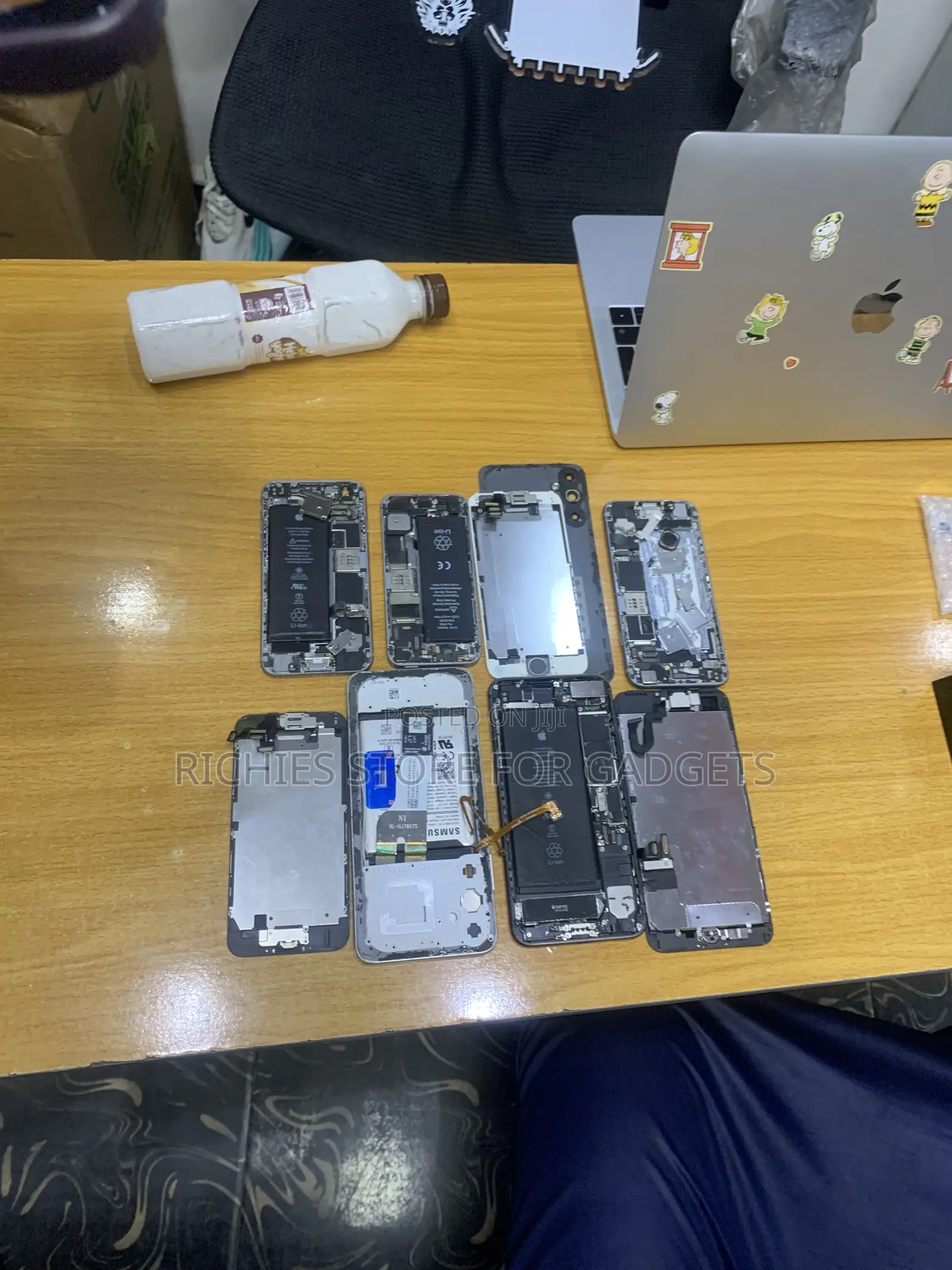 Repairing of iPhone Screens and Samsung
