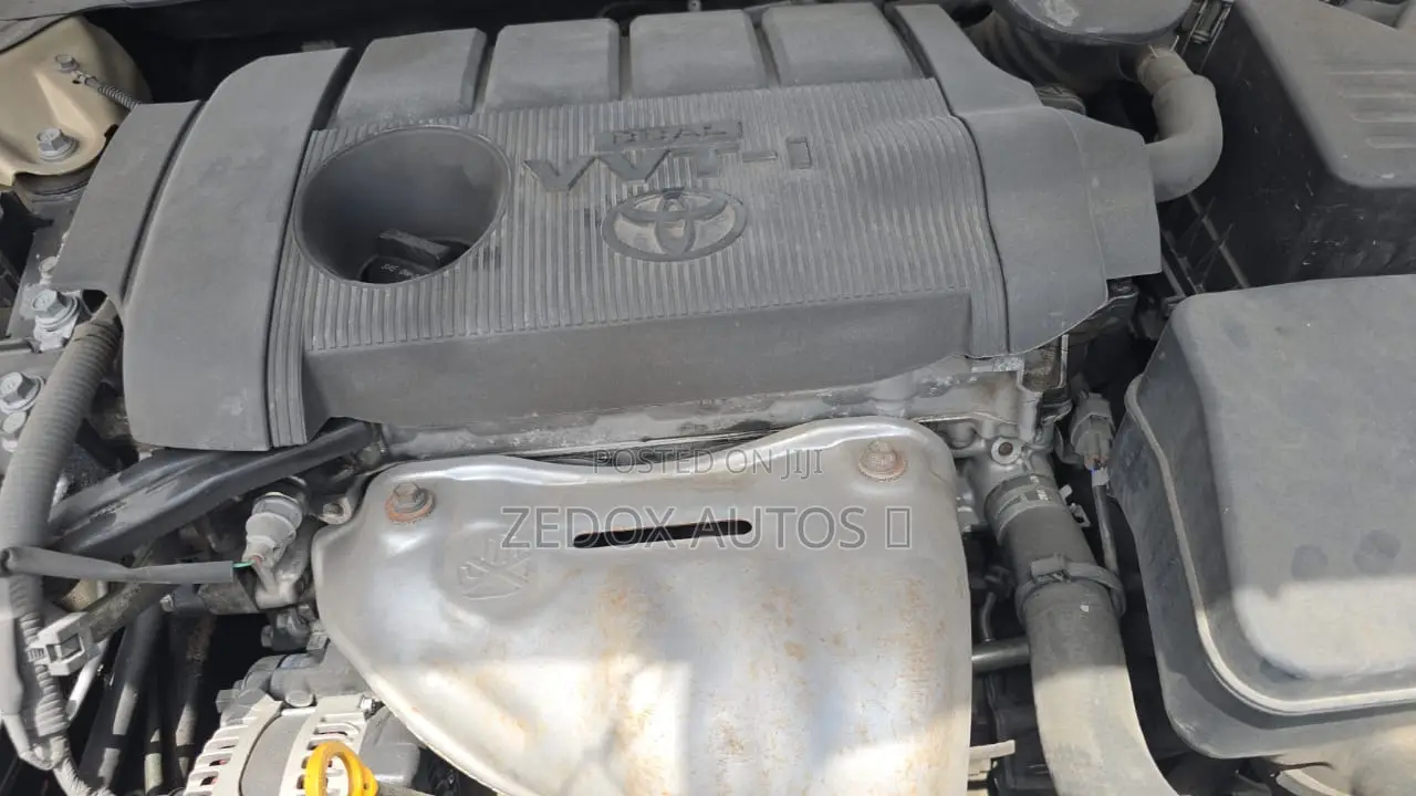 Toyota Camry LE 4dr Sedan (2.5L 4cyl 6A) 2011 Gold