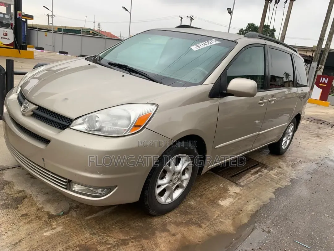 Toyota Sienna XLE FWD 2006 Gold