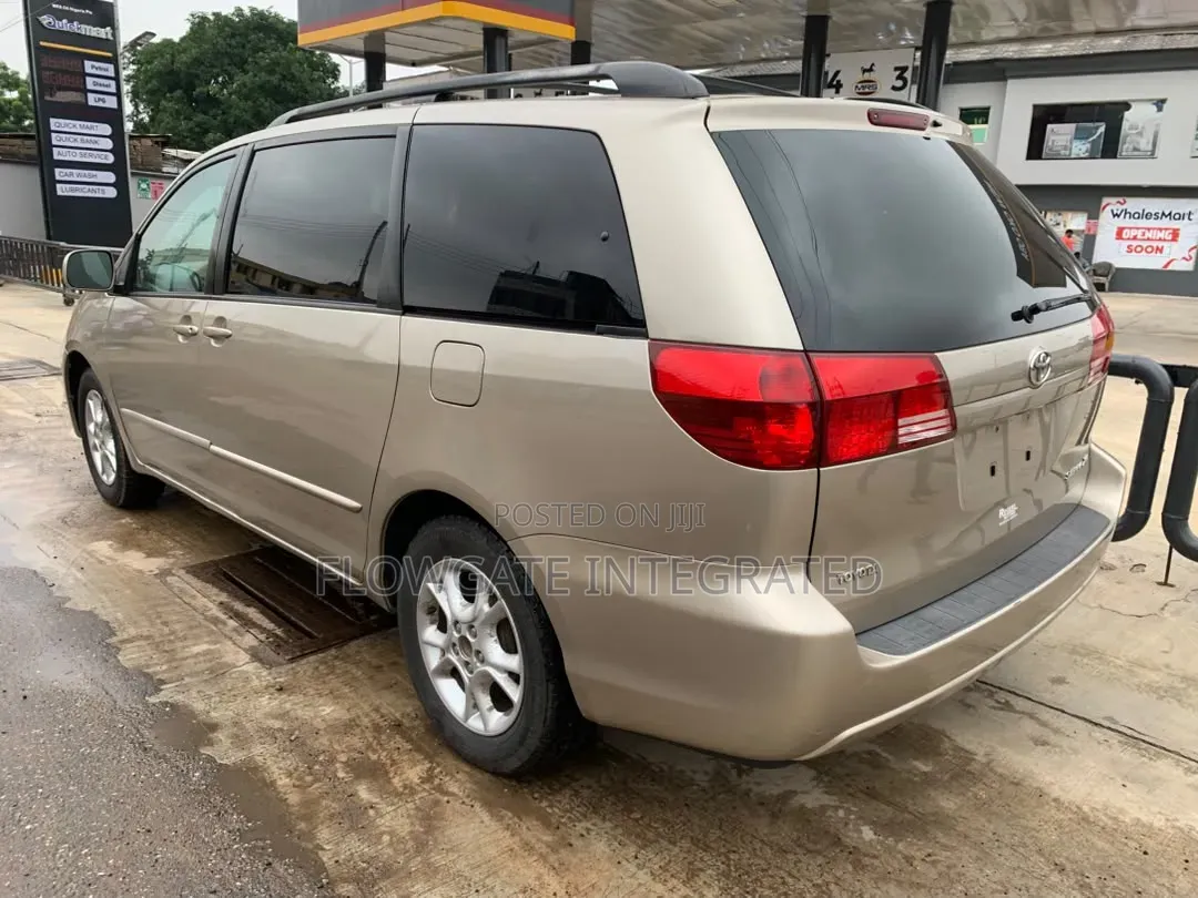 Toyota Sienna XLE FWD 2006 Gold