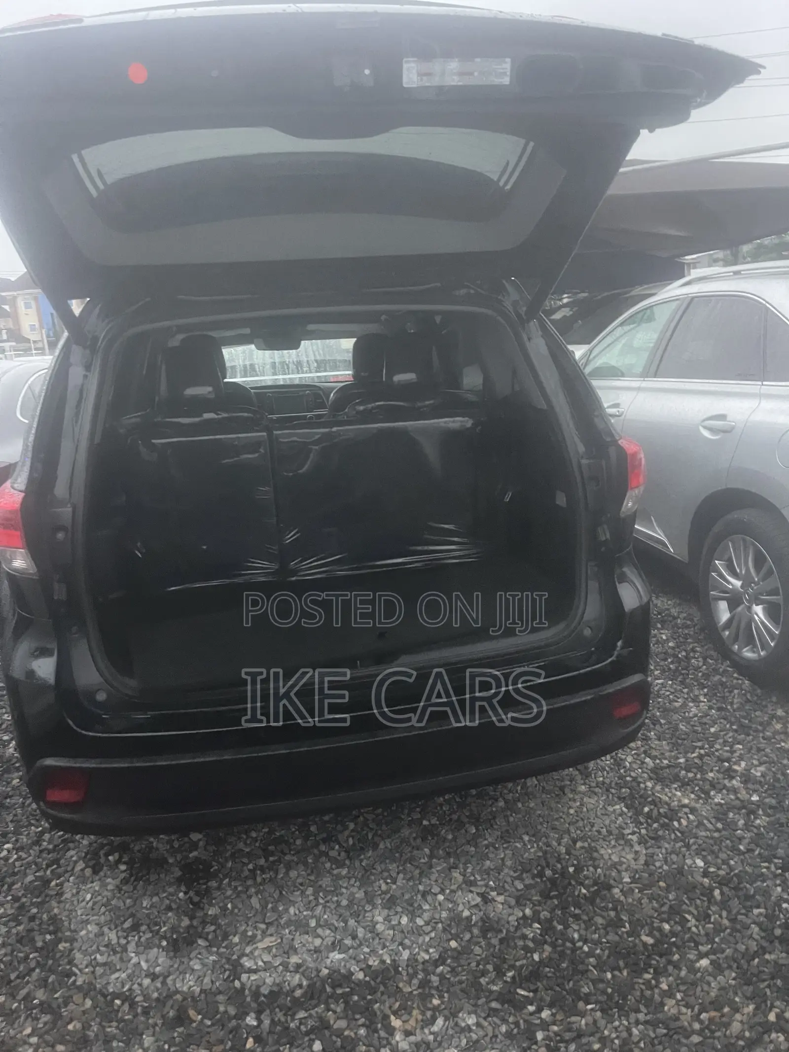 Toyota Highlander SE 4x4 V6 (3.5L 6cyl 8A) 2018 Black