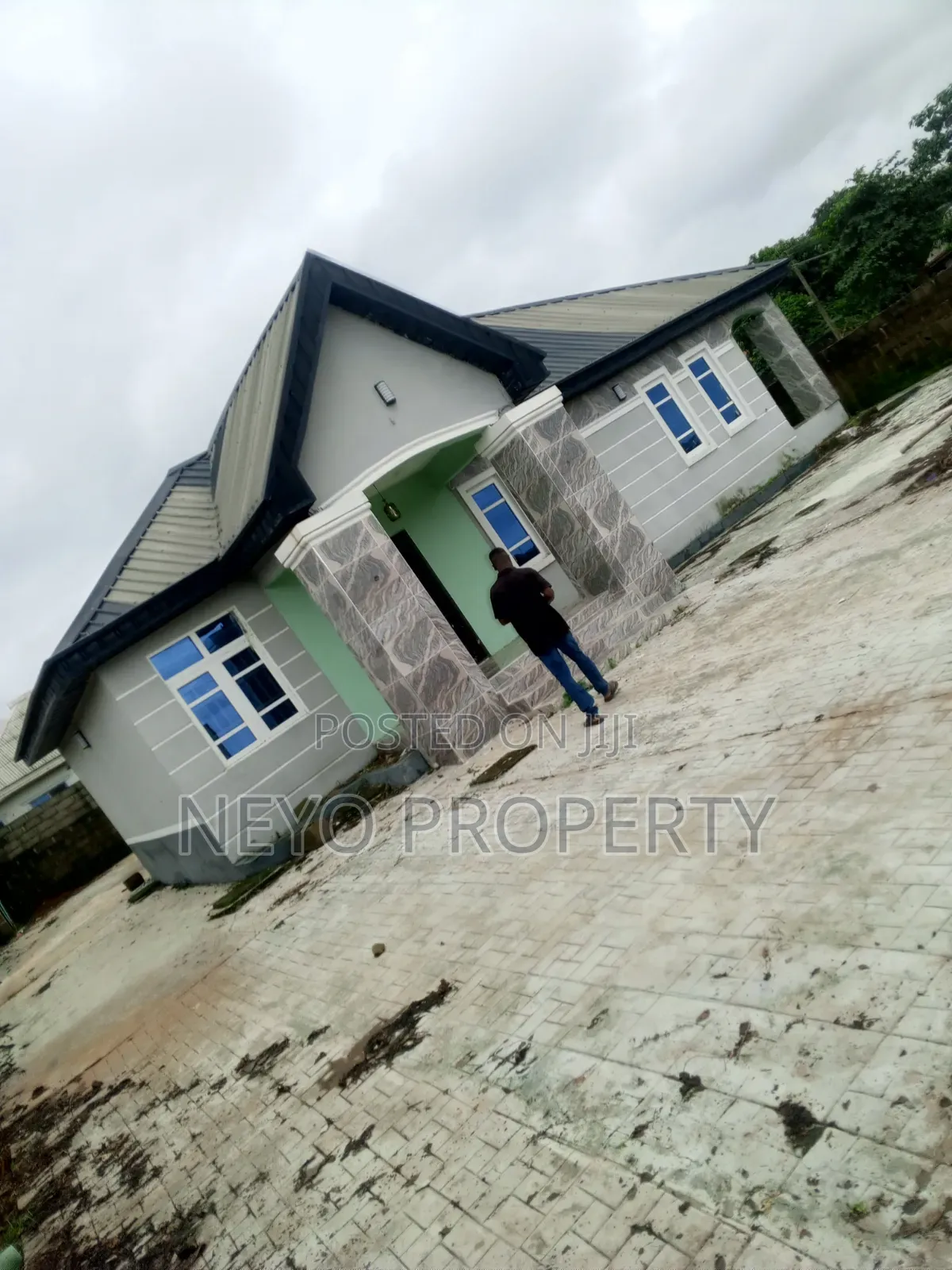 5bdrm Bungalow in Ire 2 Agufoye, Igbogbo for rent
