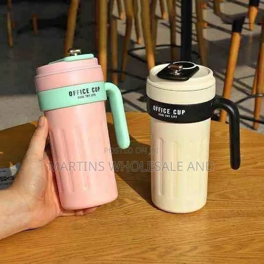 650ml Stainless Steel Coffee Mug Features an Led Touch Screen on the L