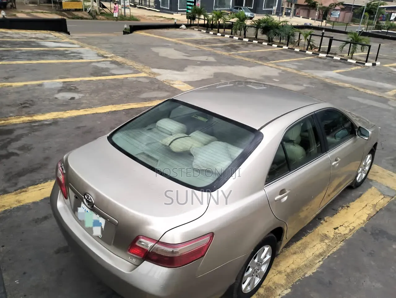 Toyota Camry LE 4dr Sedan (2.4L 4cyl 5A) 2009 Gold