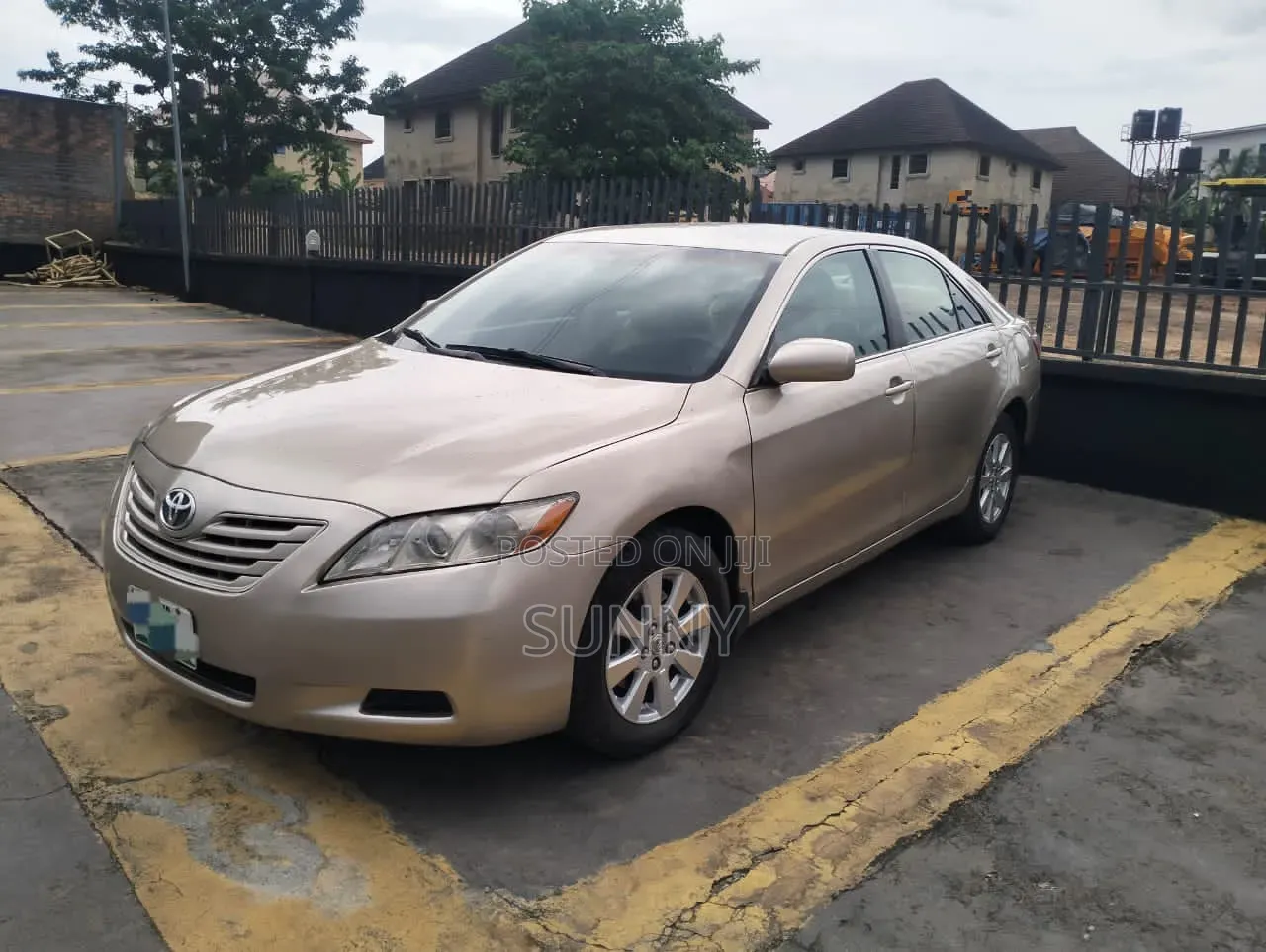 Toyota Camry LE 4dr Sedan (2.4L 4cyl 5A) 2009 Gold