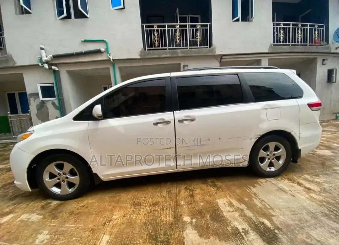 Toyota Sienna 2012 White