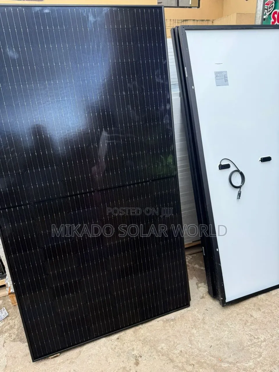 550w Jinko Black Monocrystalline Solar Panel – High Efficiency