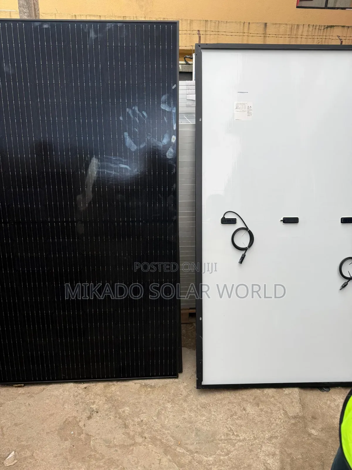 550w Jinko Black Monocrystalline Solar Panel – High Efficiency