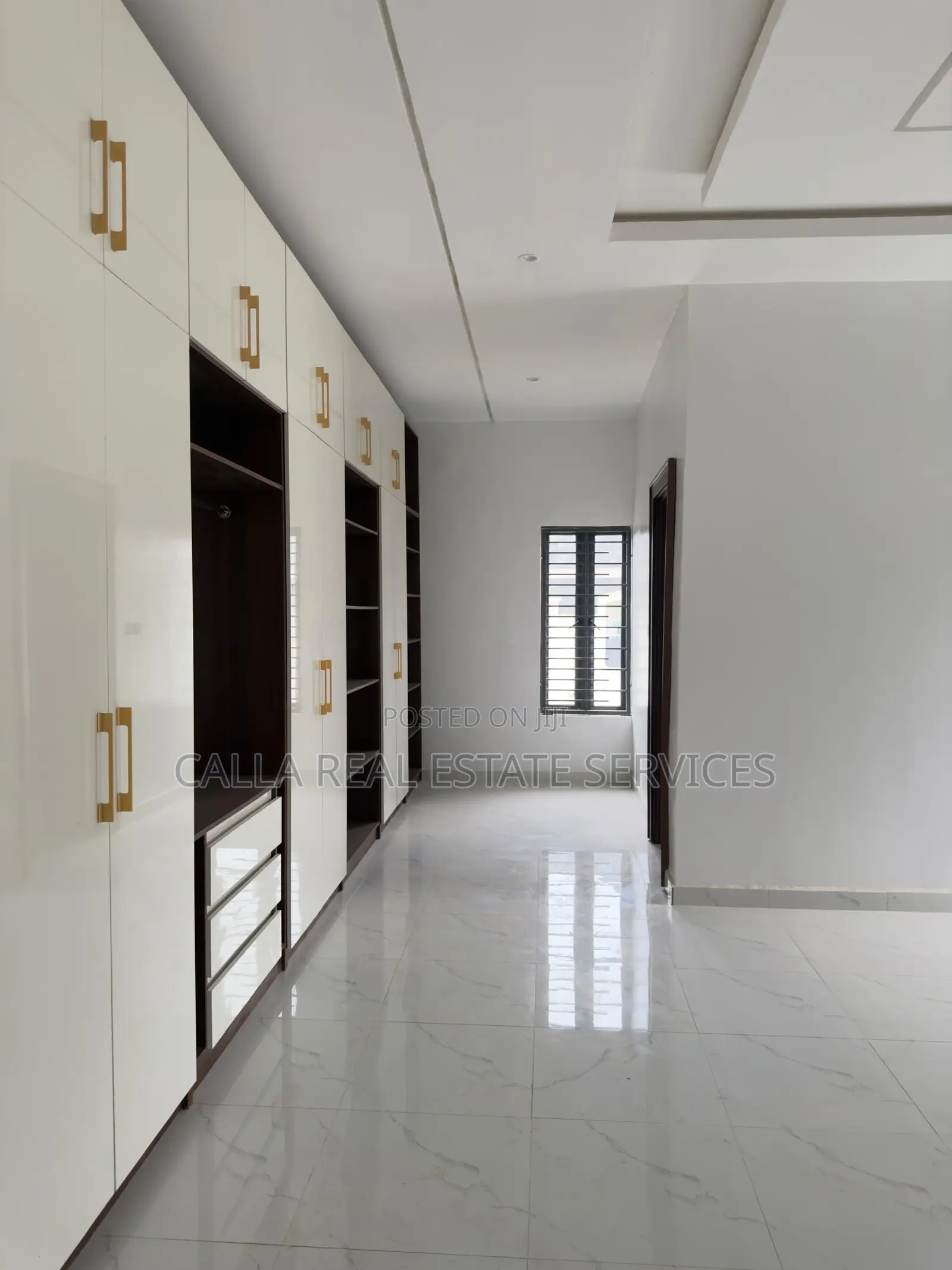 5bdrm Duplex in Karsana for sale