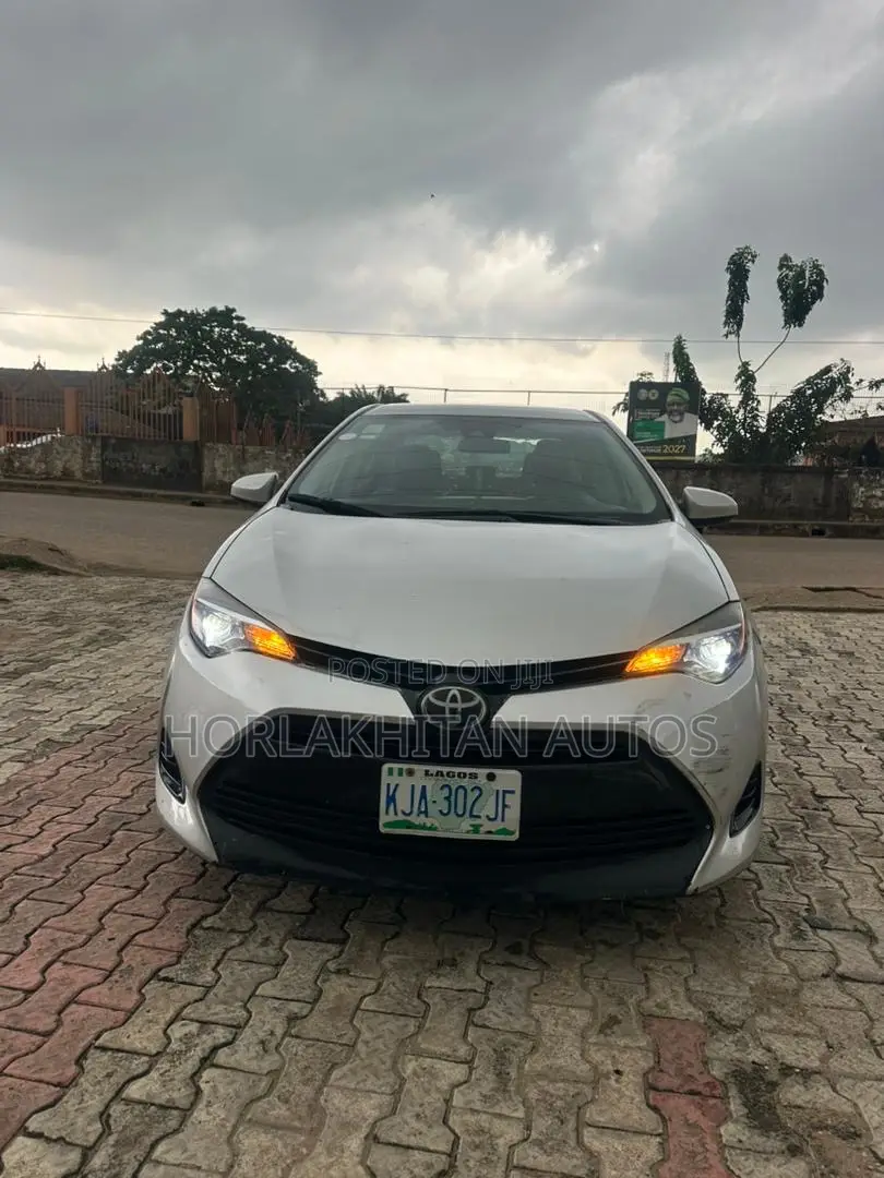 Toyota Corolla LE 4dr Sedan (1.8L 4cyl CVT) 2017 Silver