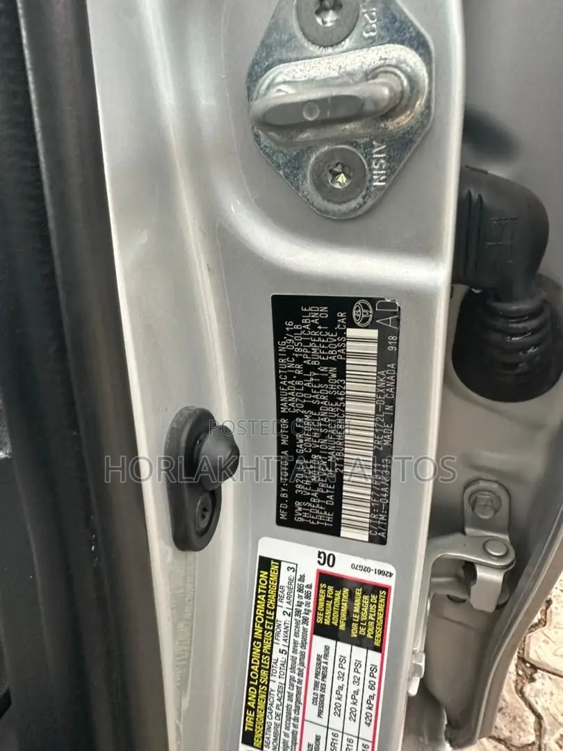 Toyota Corolla LE 4dr Sedan (1.8L 4cyl CVT) 2017 Silver