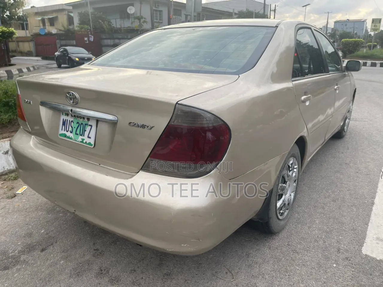 Toyota Camry LE 4dr Sedan (2.4L 4cyl 5A) 2005 Gold