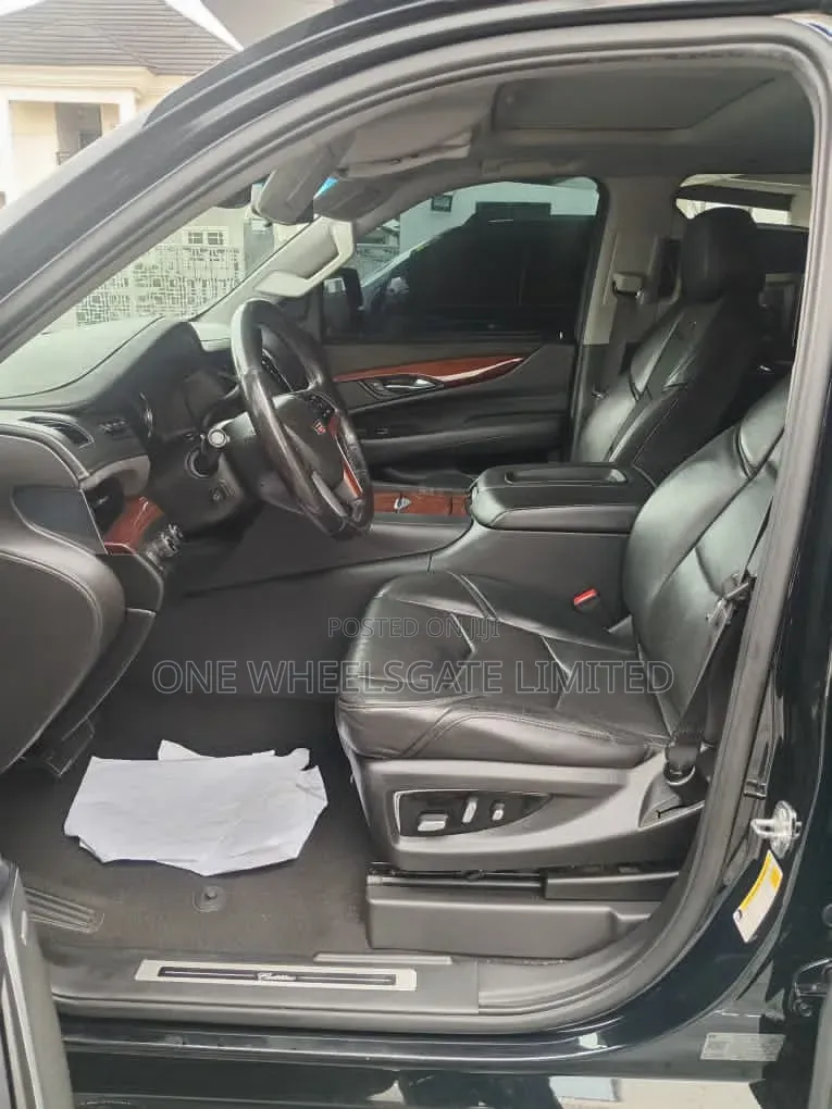 Cadillac Escalade ESV 2020 Black