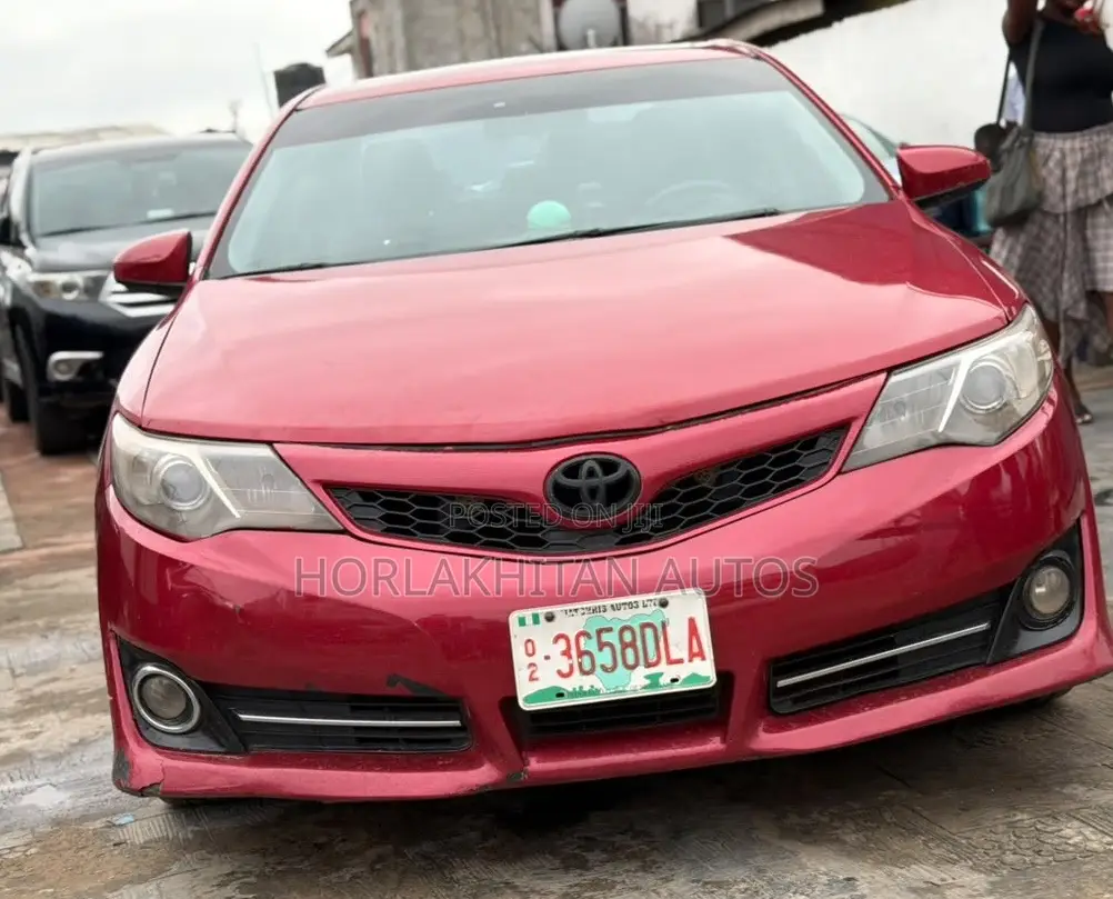 Toyota Camry LE 4dr Sedan (2.5L 4cyl 6A) 2013 Red