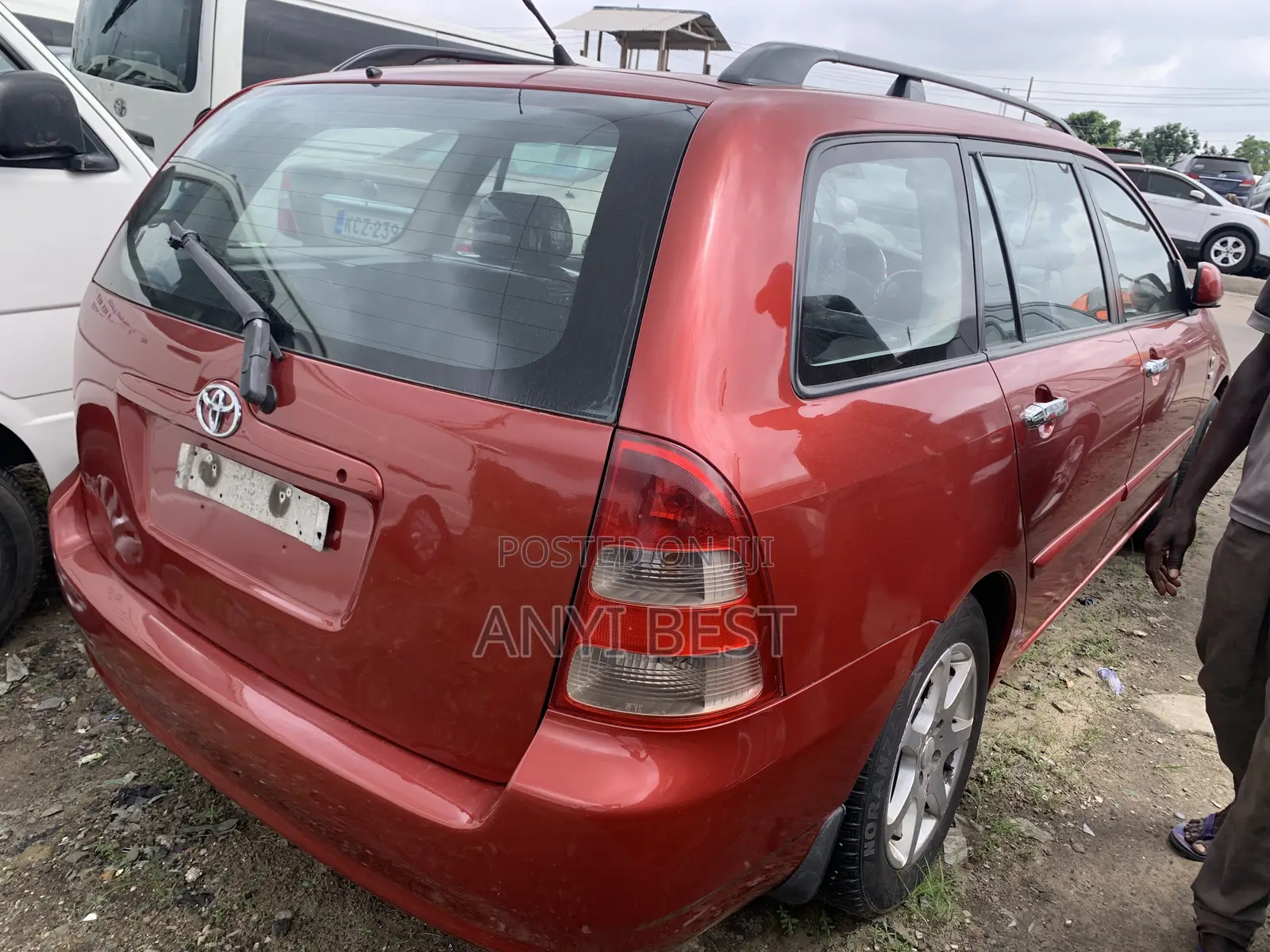 Toyota Avensis Verso 2006 Red