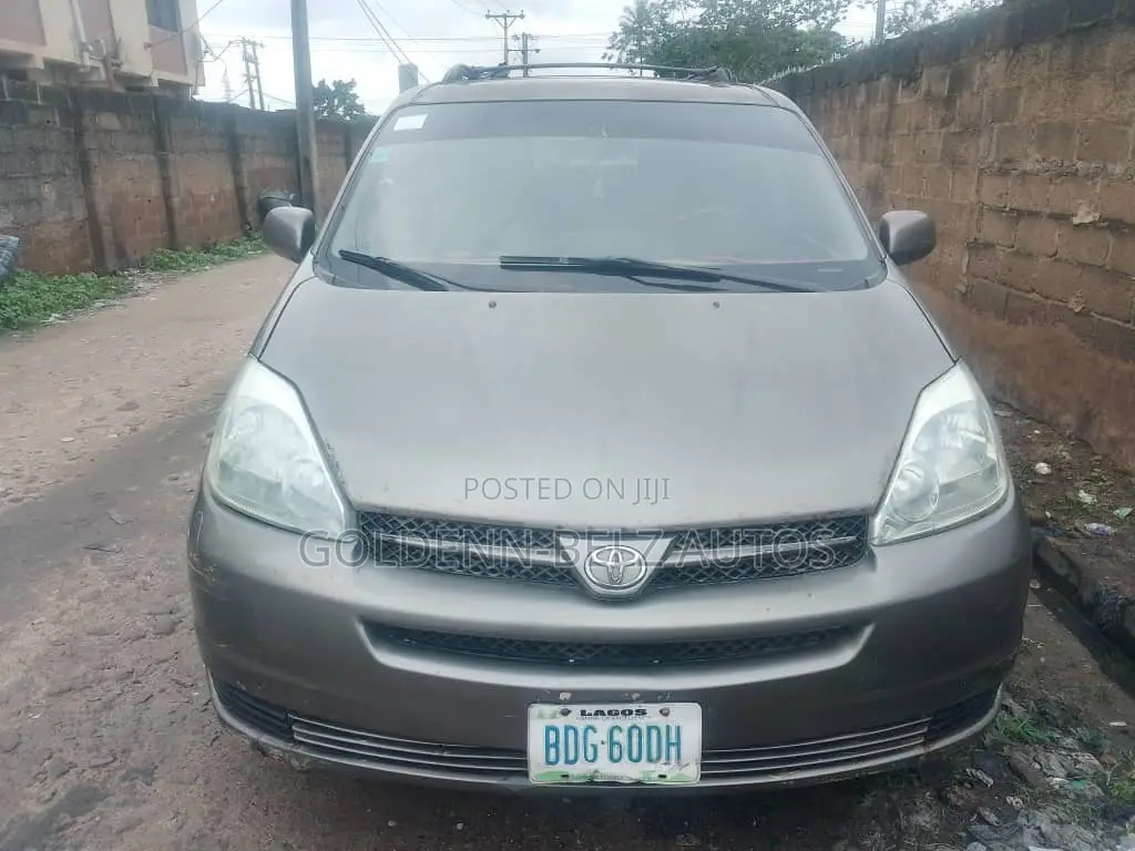 Toyota Sienna XLE AWD 2005 Gray