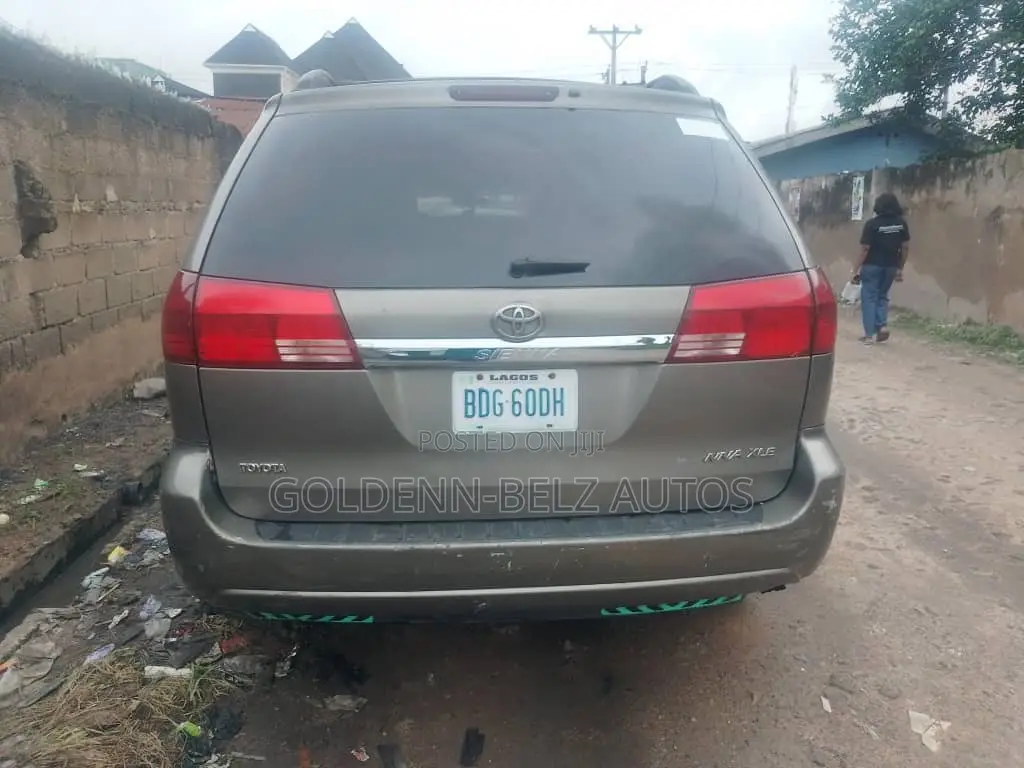 Toyota Sienna XLE AWD 2005 Gray