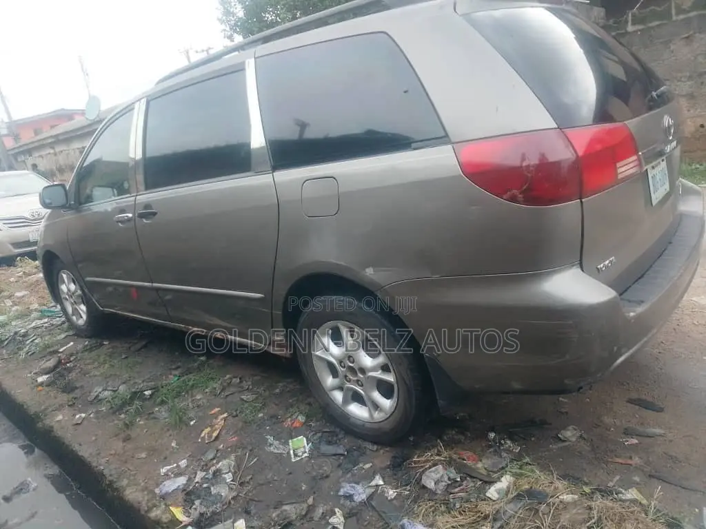 Toyota Sienna XLE AWD 2005 Gray