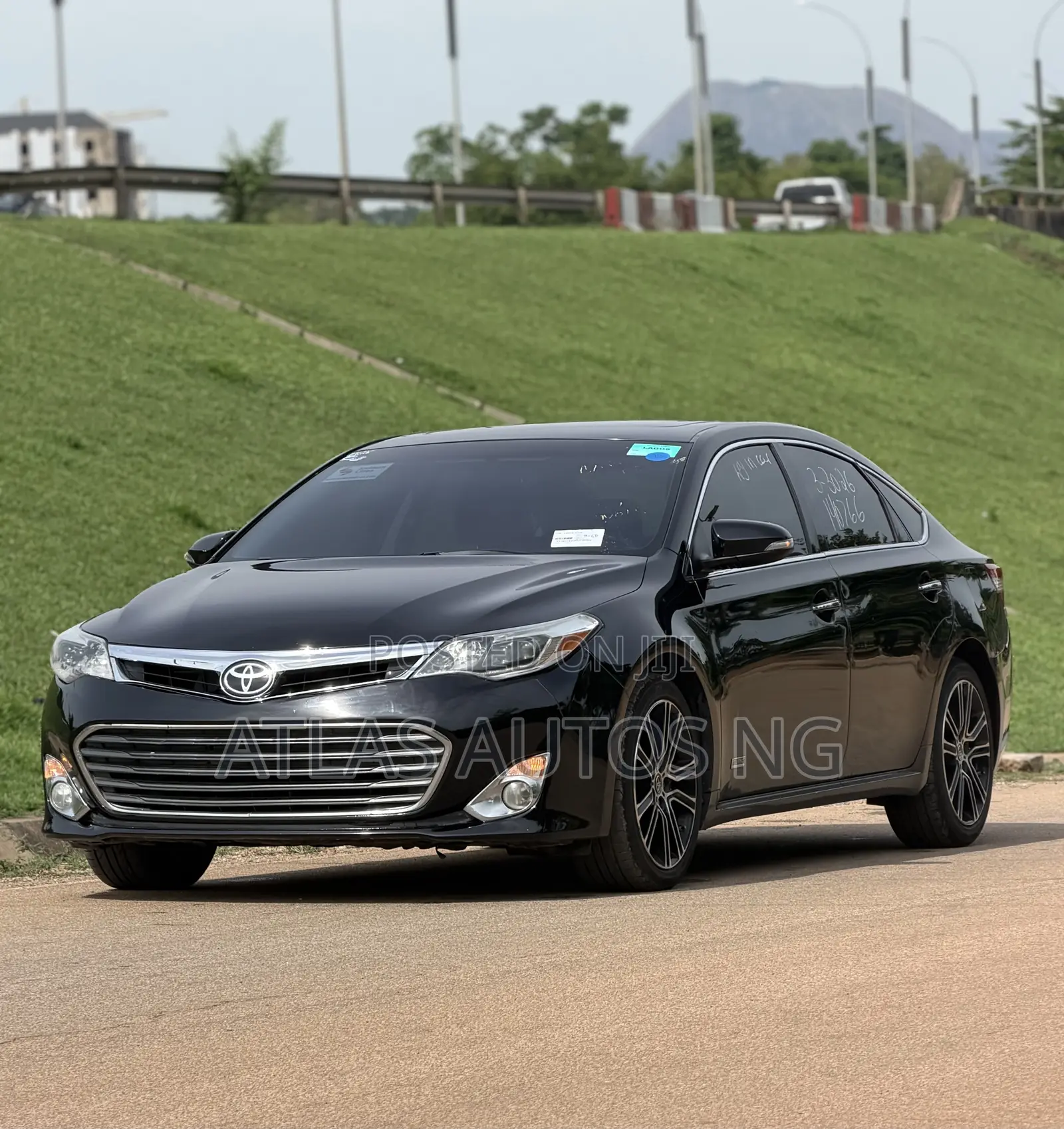 Toyota Avalon XLE Touring 4dr Sedan (3.5L 6cyl 6A) 2015 Black