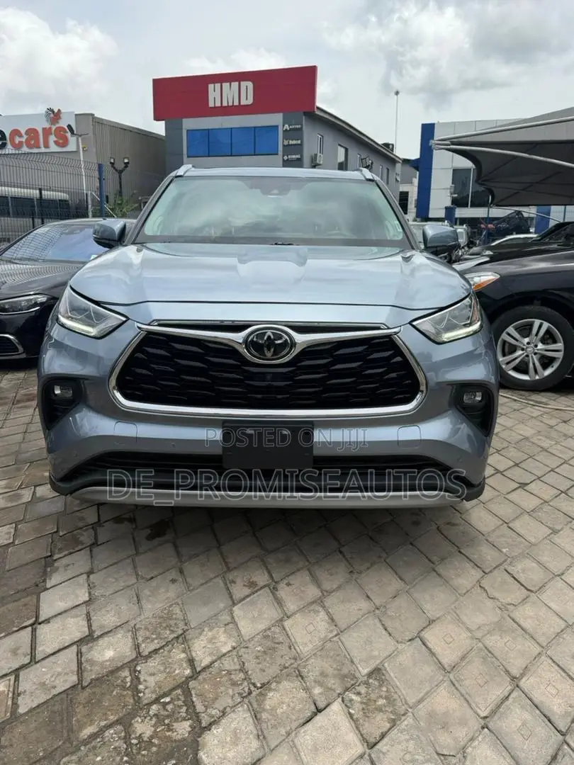 Toyota Highlander XLE 2021 Silver