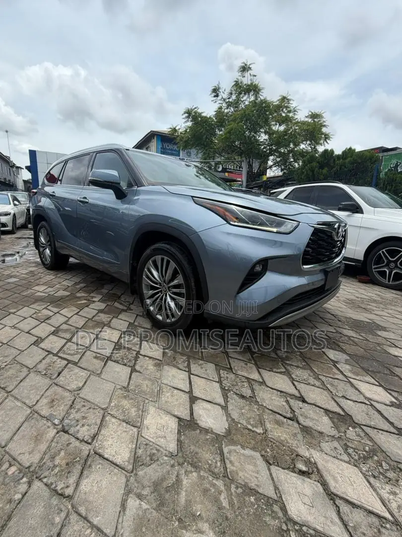 Toyota Highlander XLE 2021 Silver
