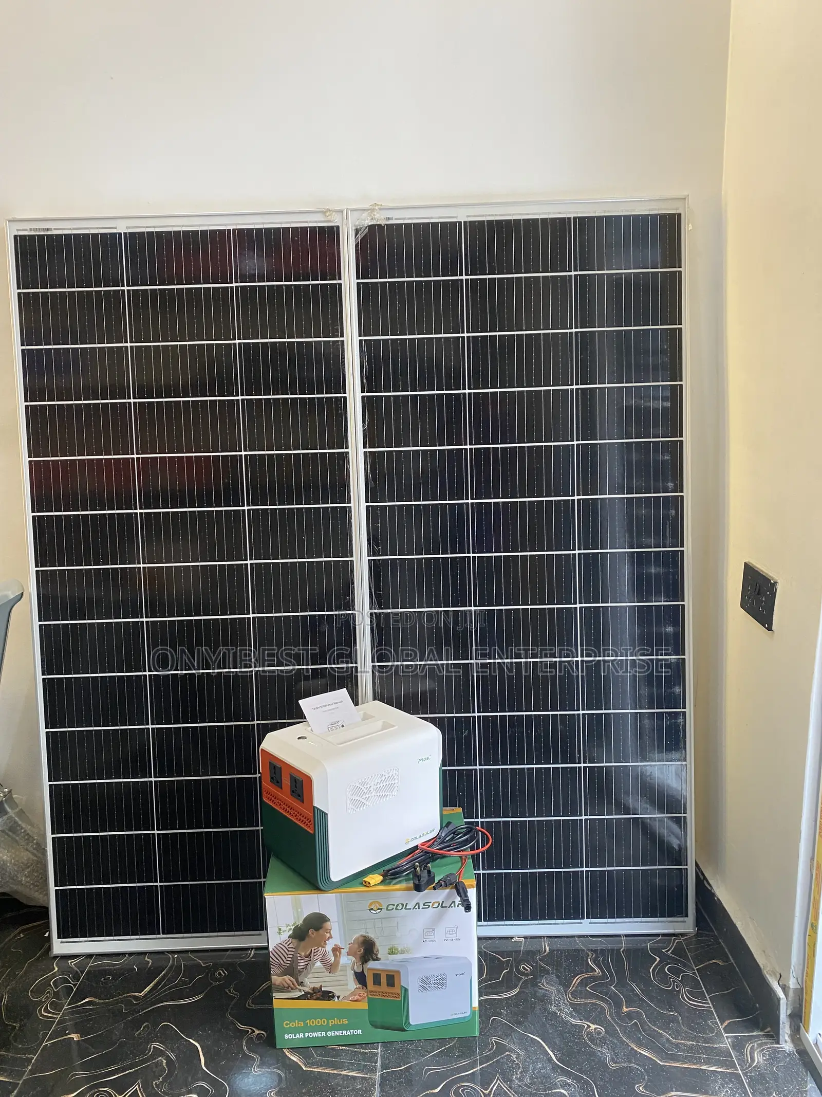 Rechargeable Solar Generator With Long Lasting Backup Power