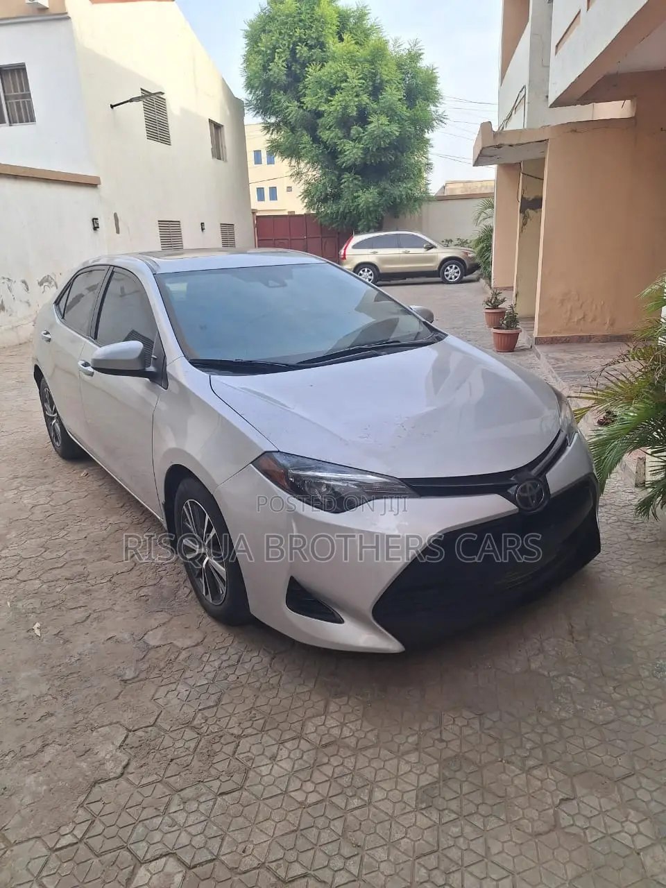 Toyota Corolla LE (1.8L 4cyl 2A) 2019 Silver
