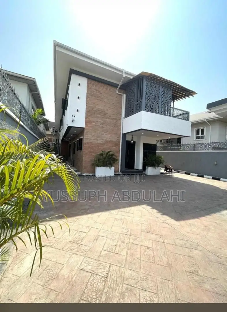 5bdrm Duplex in Lekki Phase1 for rent