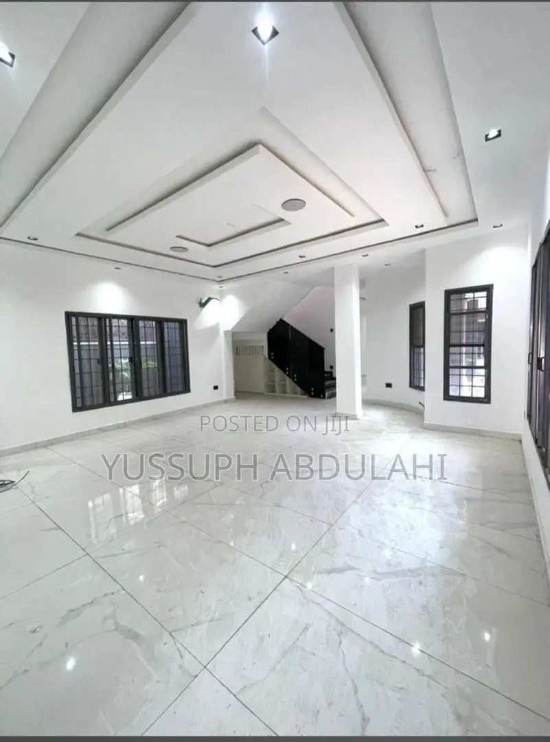 5bdrm Duplex in Lekki Phase1 for rent