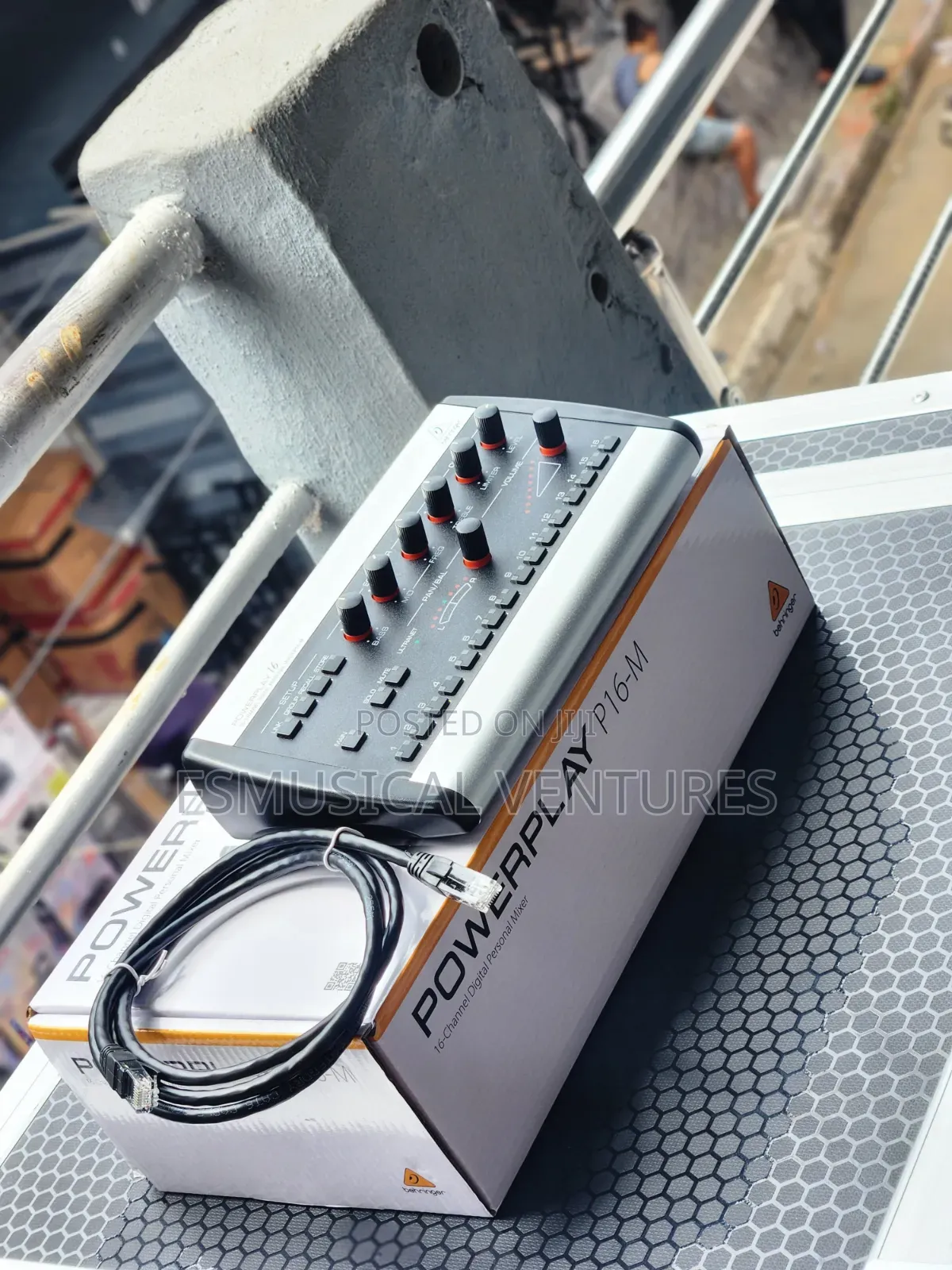 Behringer P16-M Powerplay 16 Series 16-Channel Digital Personal Mixer
